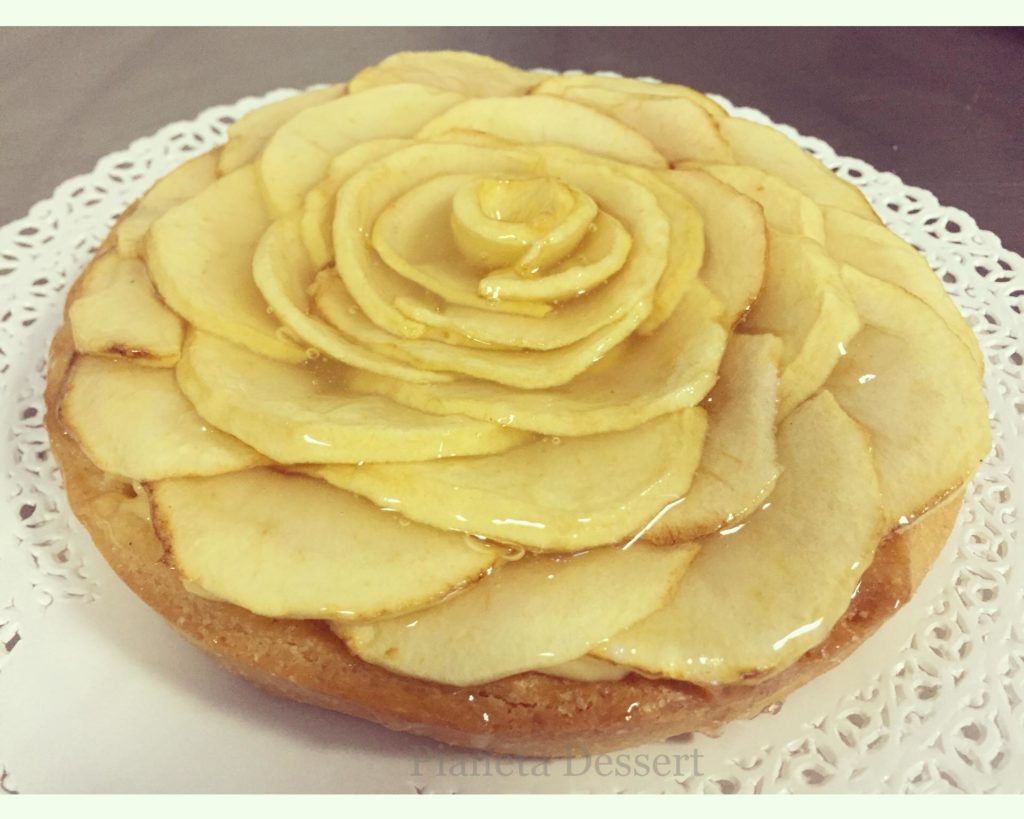 Crostata integrale con mele cotte e crema