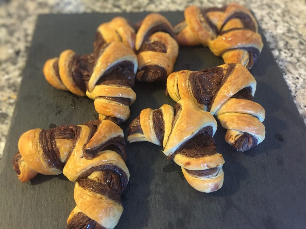 Cornetti bicolore con crema al cioccolato