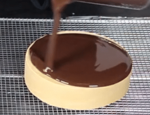 Glassa a specchio al cioccolato fondente